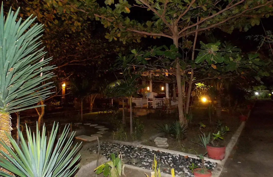 Tropical Hideaways Resort-1